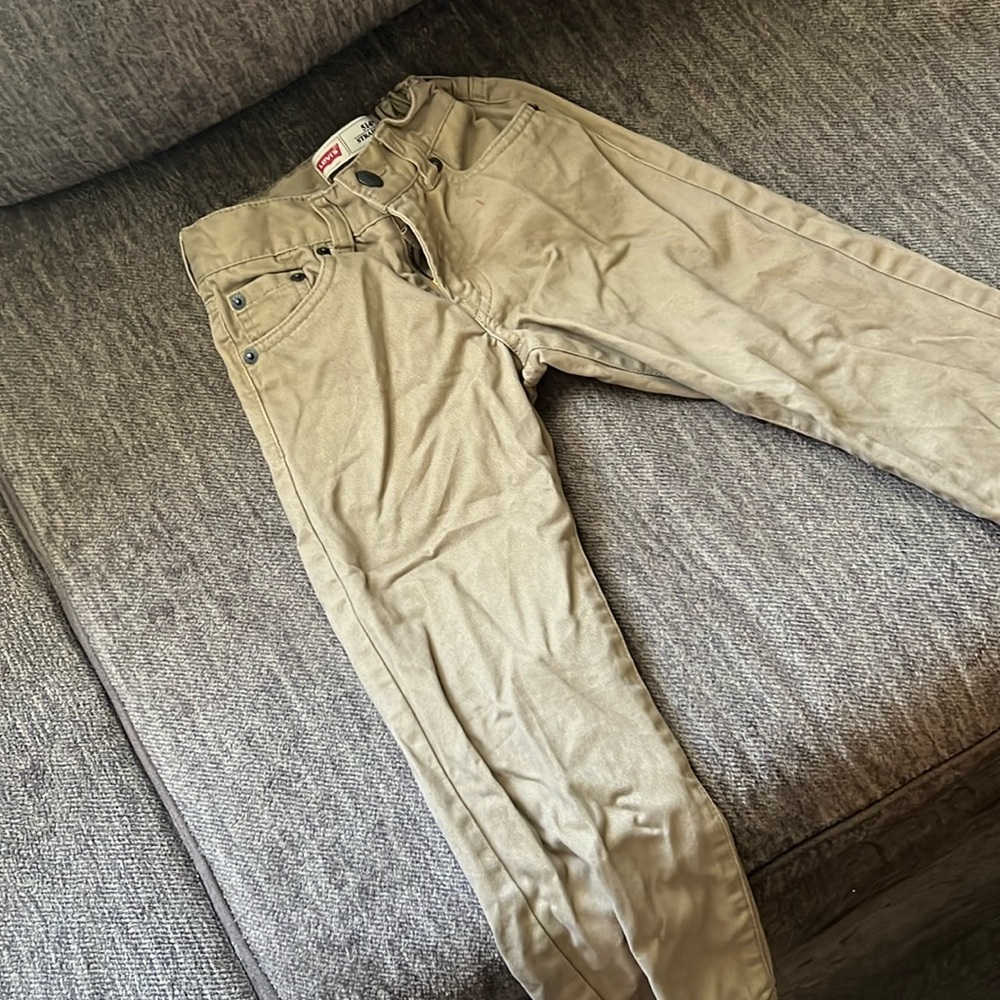 Levi’s tan